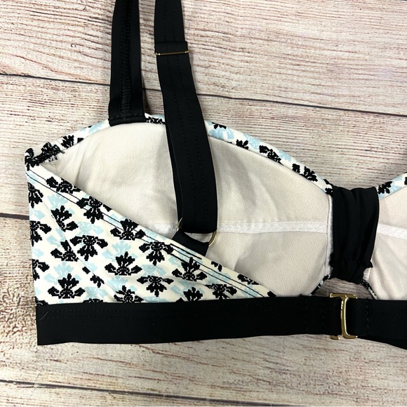 Athena Women’s White Blue Padded Bikini Top Size 6 - Picture 5 of 10